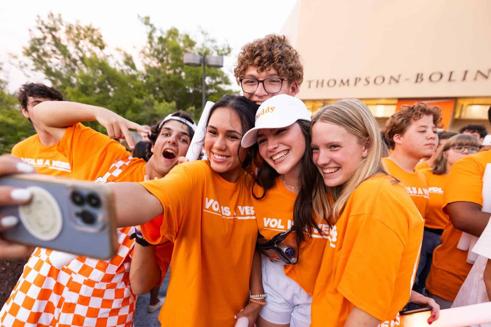Students smiling at Vol welcome week.
